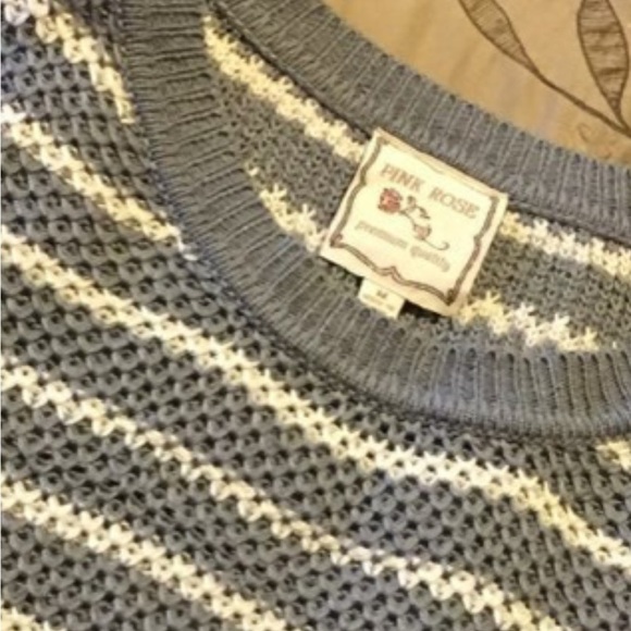 Pink rose sweater - Picture 3 of 3